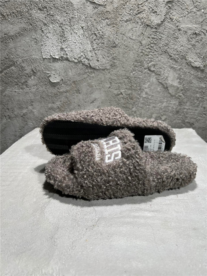 BLCG SLIPPERS