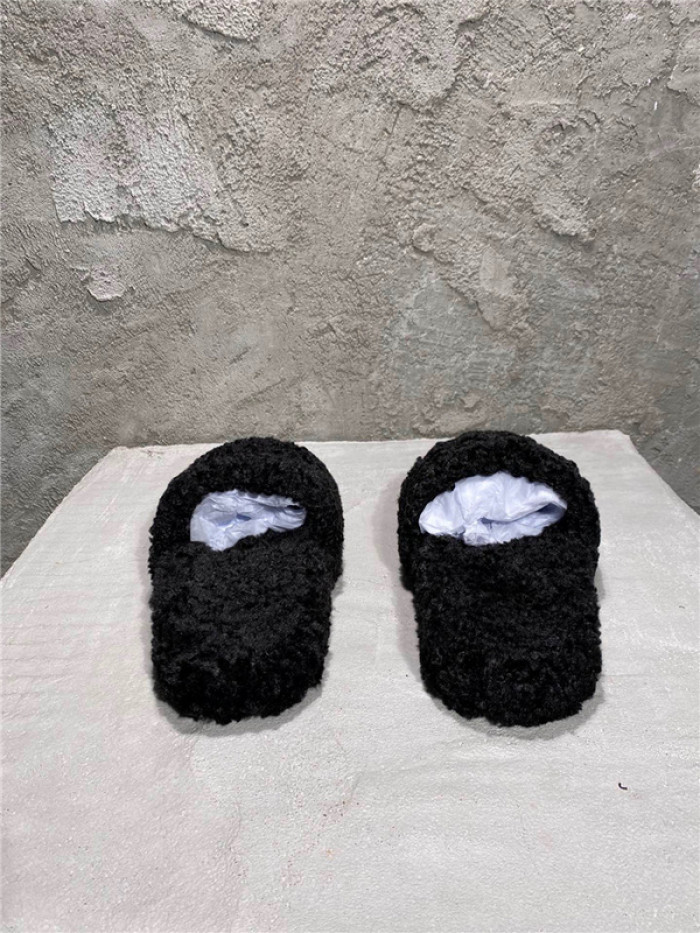 BLCG SLIPPERS