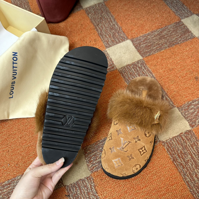 LV SLIPPERS