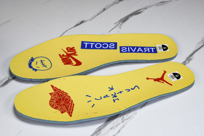 Travis Scott x Air Jordan 1 Low DZ4137-700