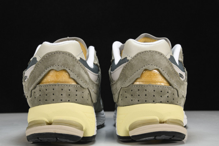 New Balance yeeshoes M2002RDD