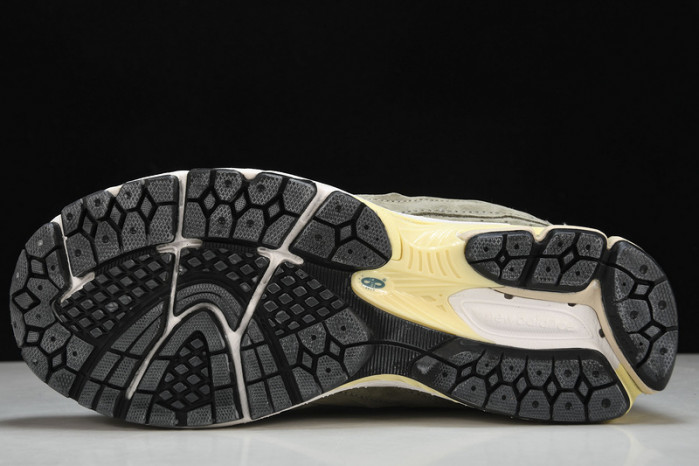 New Balance yeeshoes M2002RDD