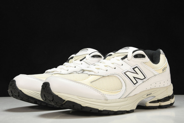 New Balance yeeshoes  ML2002RQ