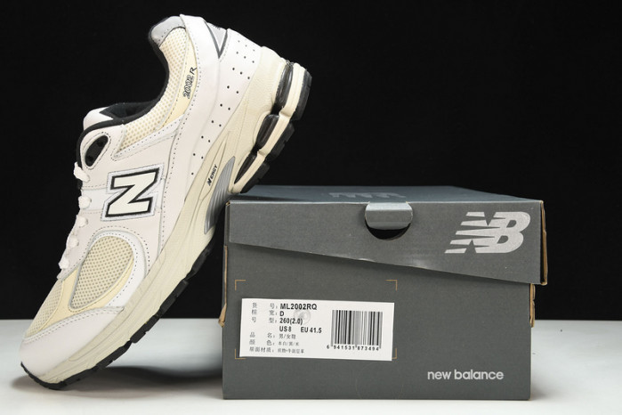 New Balance yeeshoes  ML2002RQ