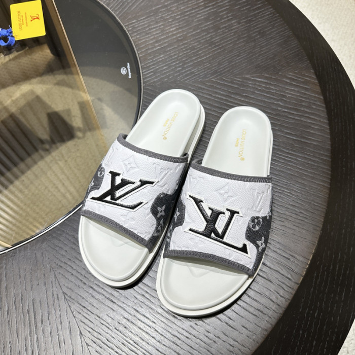 LV SLIPPERS