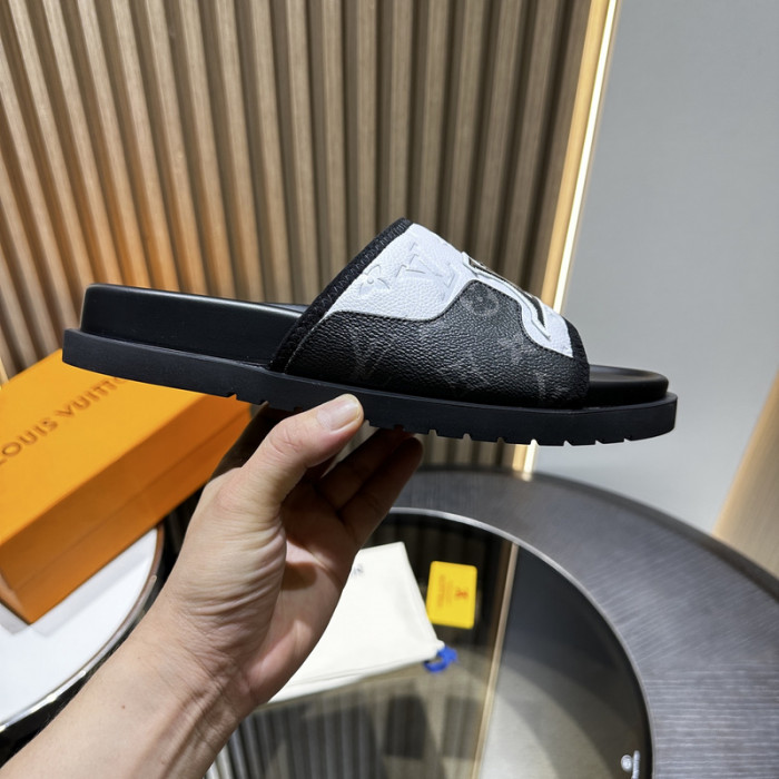LV SLIPPERS