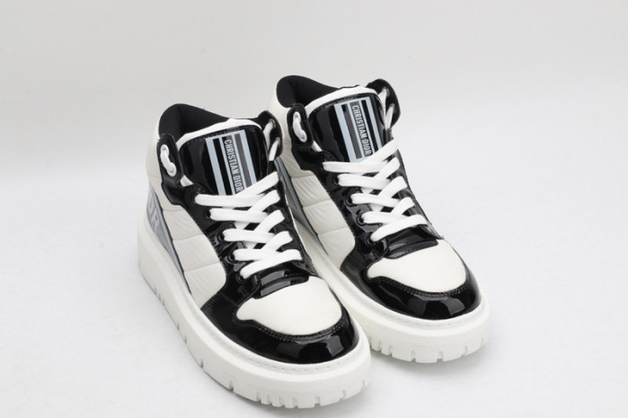 D10R B27 High Top Sneaker