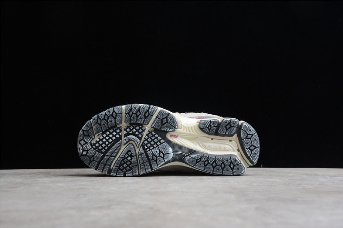 New Balance 2002R “Protection Pack”  M2002RDA