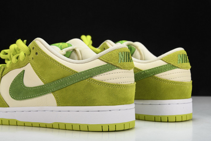 Nike Dunk Low "Green Apple"   DM0807-300