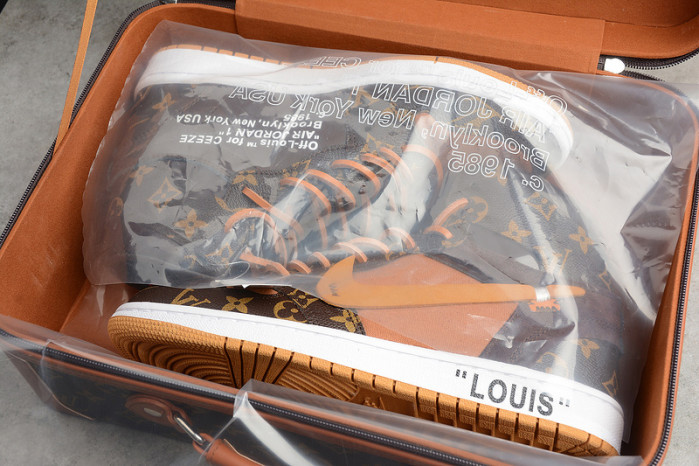 AIR JORDAN 1  AQ0818-158 (WITH CASE)