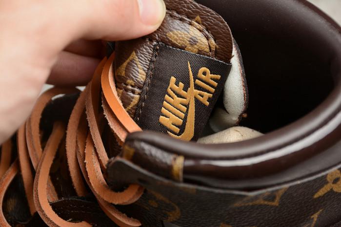 AIR JORDAN 1  AQ0818-158 (WITH CASE)