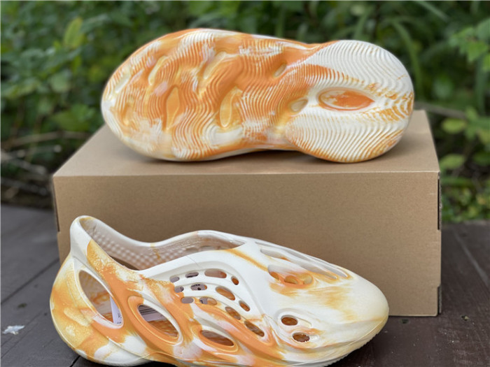 Adidas Yeezy Foam RNNR MXT Moon