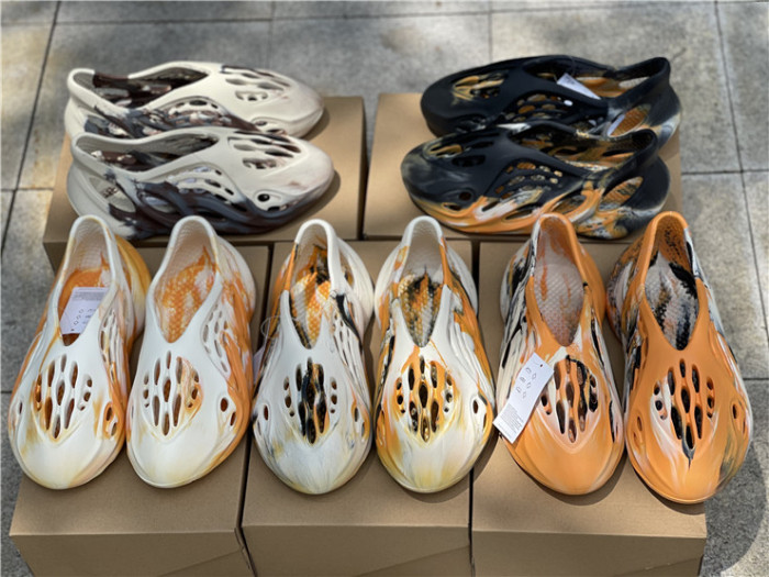 Adidas Yeezy Foam RNNR MXT Moon