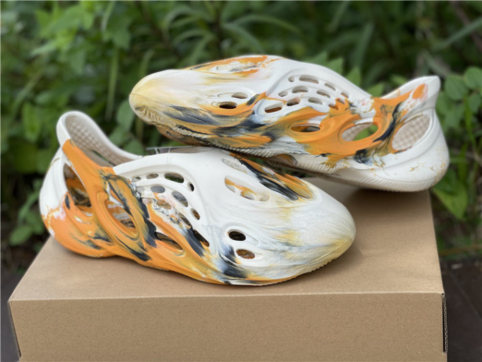 Adidas Yeezy Foam RNNR MXT Moon