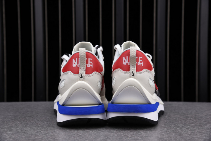 Nike Vaporwaffle sacai Sport Fuchsia Game Royal  CV1363-100