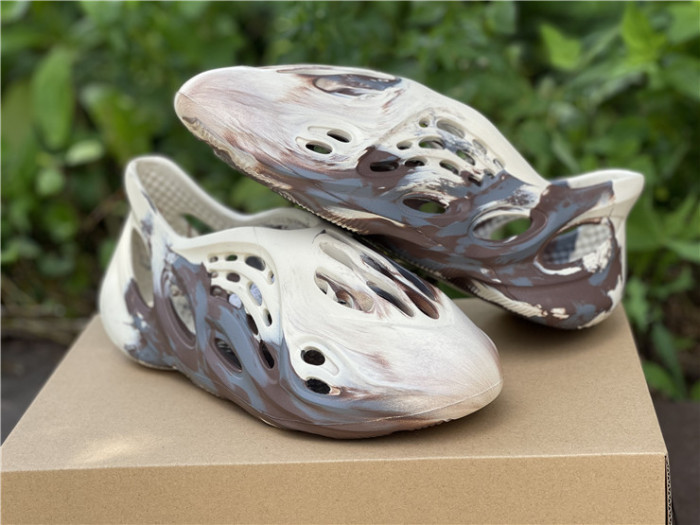 Adidas Yeezy Foam RNNR MXT Moon